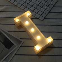 Load image into Gallery viewer, Luminoso led carta luz da noite criativo 26 inglês alfabeto número bateria lâmpada romântico festa de casamento decoração
