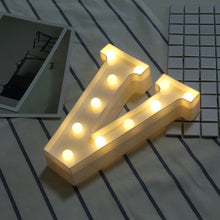 Load image into Gallery viewer, Luminoso led carta luz da noite criativo 26 inglês alfabeto número bateria lâmpada romântico festa de casamento decoração