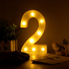 Load image into Gallery viewer, Luminoso led carta luz da noite criativo 26 inglês alfabeto número bateria lâmpada romântico festa de casamento decoração